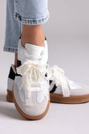 Sneakers με πέρλες και δαντέλα ERYNN - Λευκό/Μαύρο - thefashionproject.gr - ERYNN
