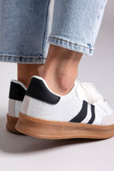 Sneakers με πέρλες και δαντέλα ERYNN - Λευκό/Μαύρο - thefashionproject.gr - ERYNN