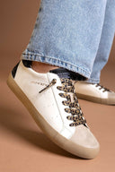 Sneakers με print στα κορδόνια - Μπεζ/Μαύρο - thefashionproject.gr - CORINA