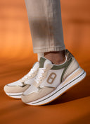 Sneakers με συνδυασμό υλικών και print