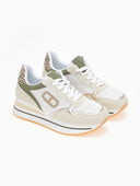 Sneakers με συνδυασμό υλικών και print