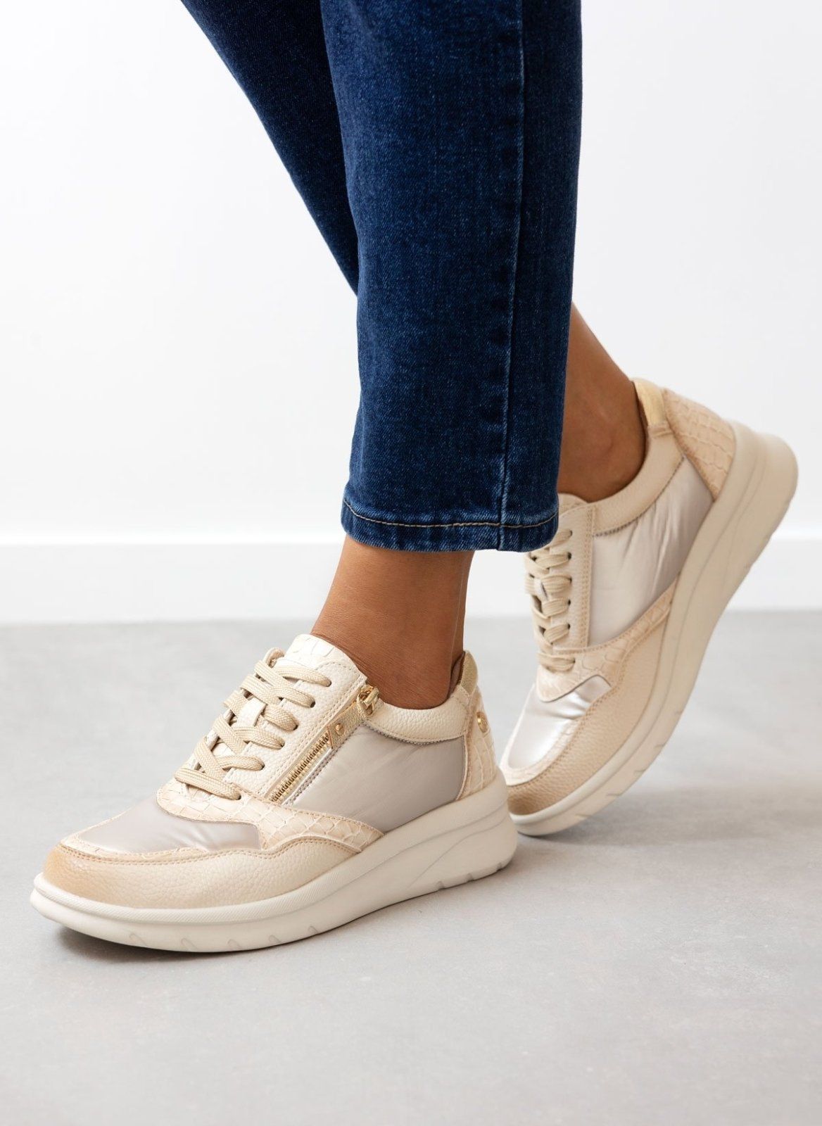 Sneakers με συνδιασμό υλικών Xti 143201 - Μπεζ - thefashionproject.gr - Xti Footwear