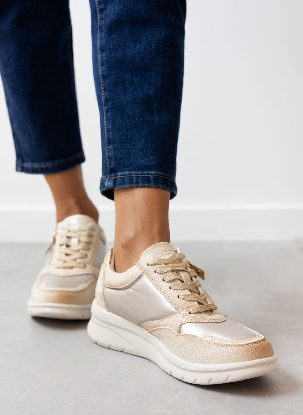 Sneakers με συνδιασμό υλικών Xti 143201 - Μπεζ - thefashionproject.gr - Xti Footwear