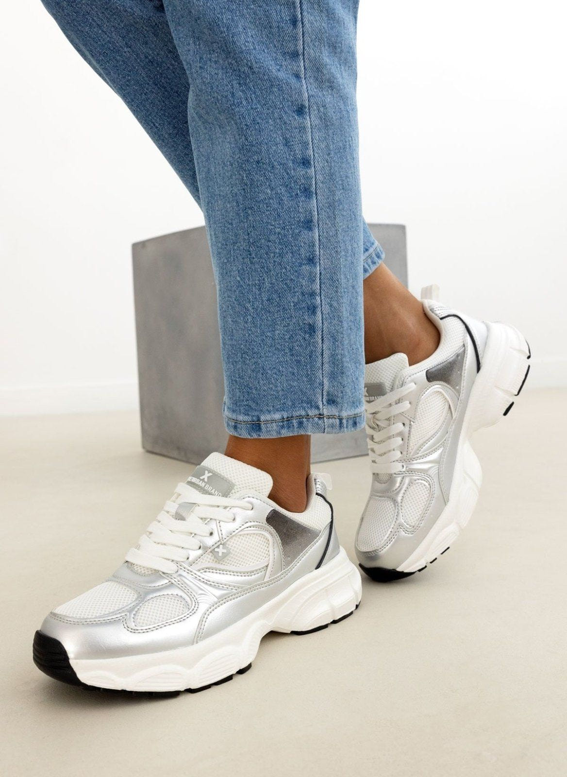 Sneakers σε συνδυασμό υλικών Xti 143260 - Ασημί - thefashionproject.gr - Xti Footwear