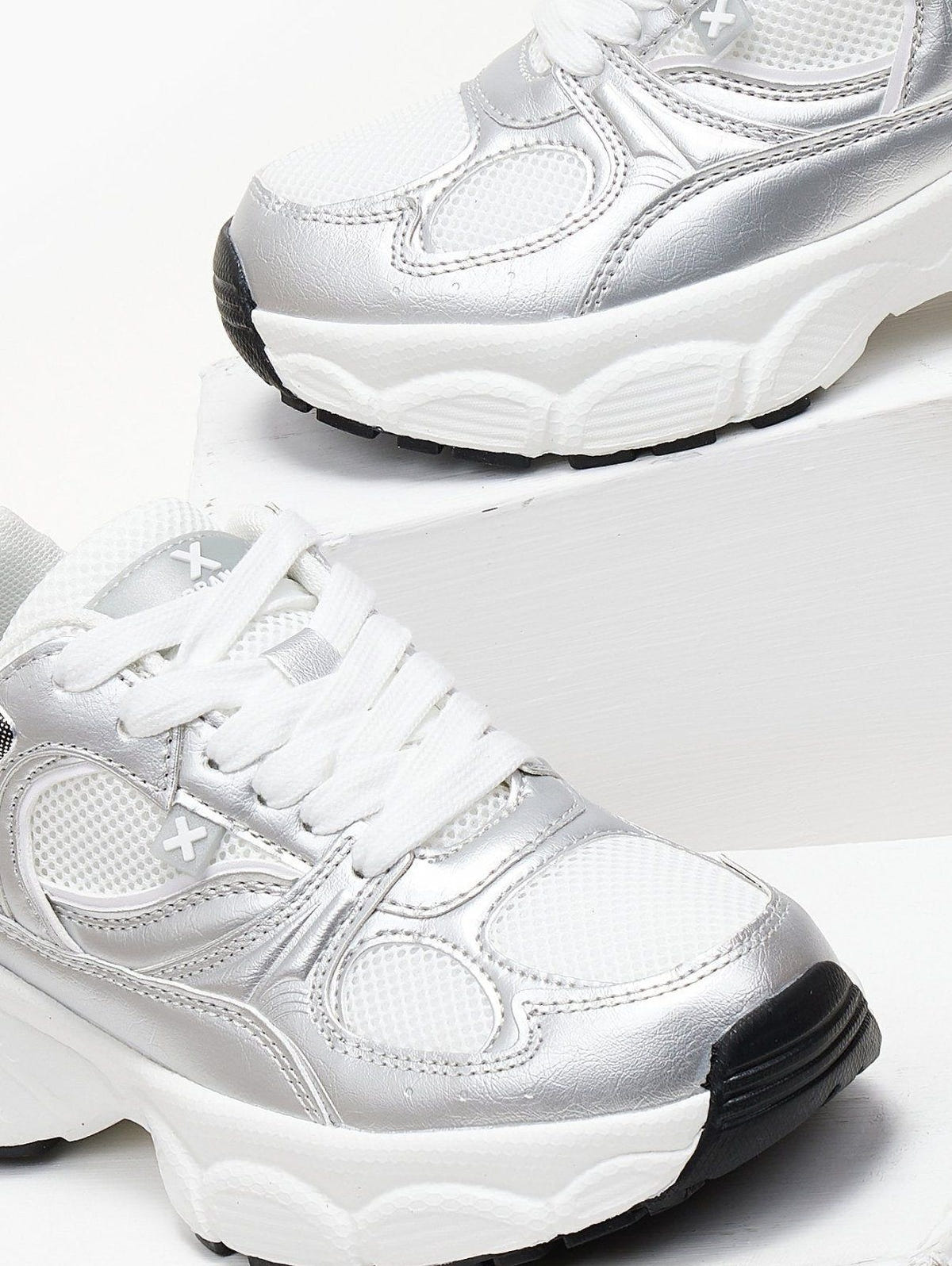 Sneakers σε συνδυασμό υλικών Xti 143260 - Ασημί - thefashionproject.gr - Xti Footwear