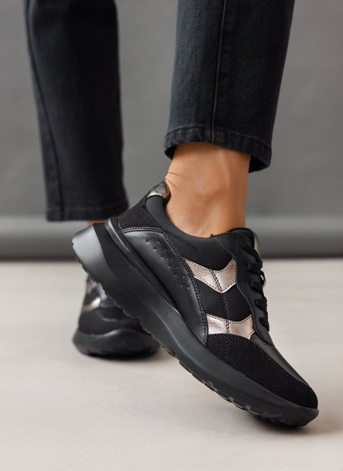 Sneakers σε συνδυασμό υλικών Xti 143363 - Μαύρο - thefashionproject.gr - Xti Footwear