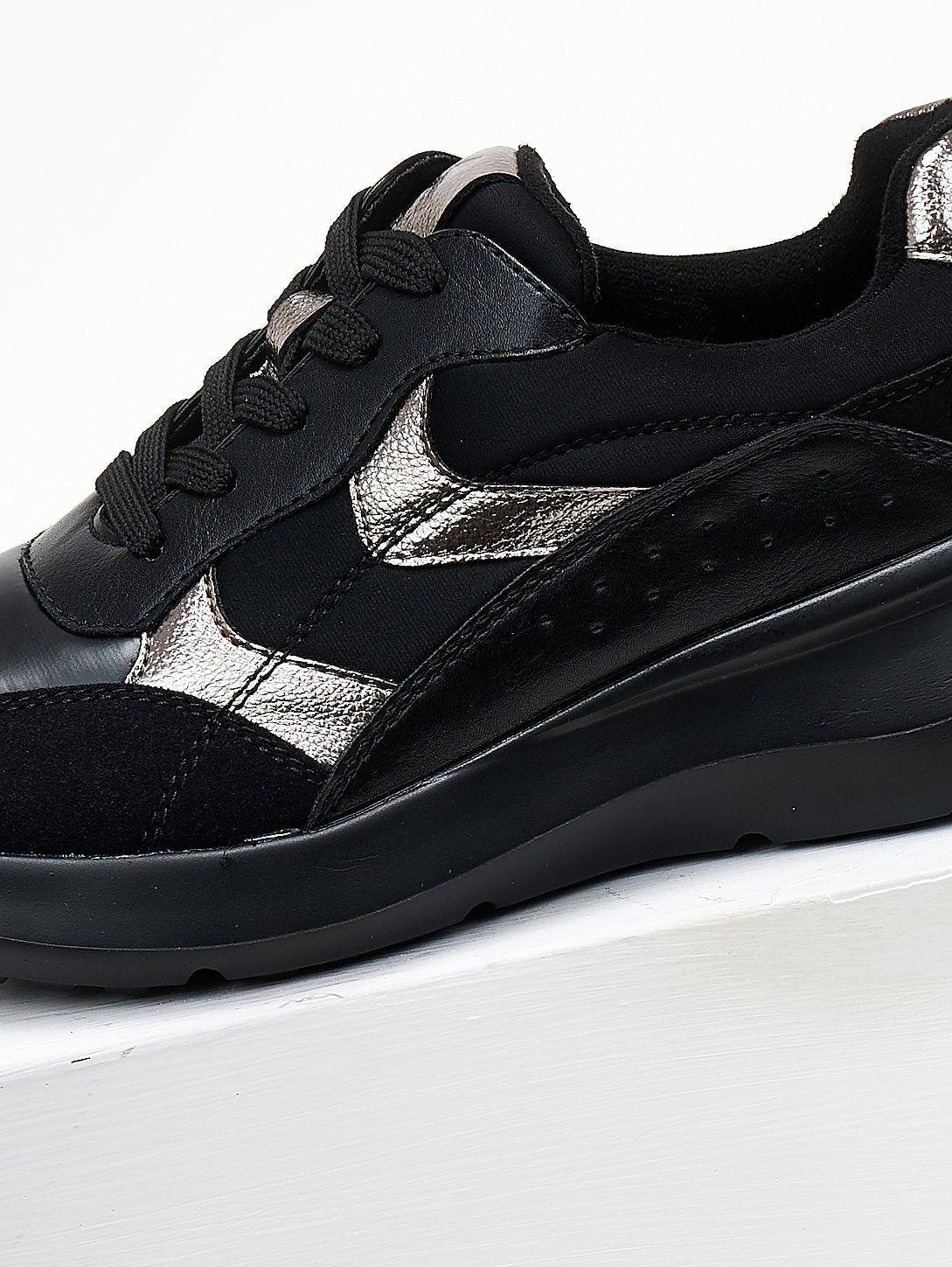 Sneakers σε συνδυασμό υλικών Xti 143363 - Μαύρο - thefashionproject.gr - Xti Footwear