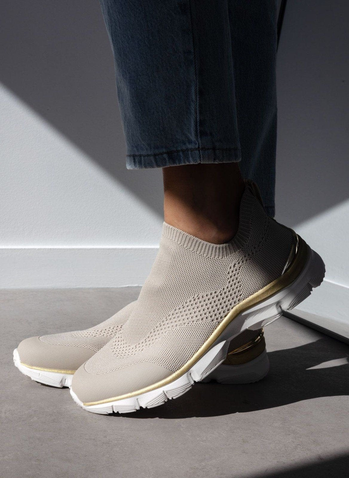 Sneakers slip on Xti 142454 - Μπεζ - thefashionproject.gr - Xti Footwear