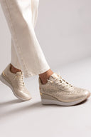 Sneakers wedges με διάτρητο σχέδιο Xti 143776 - Χρυσό - thefashionproject.gr - Xti Footwear