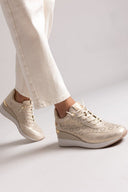 Sneakers wedges με διάτρητο σχέδιο Xti 143776 - Χρυσό - thefashionproject.gr - Xti Footwear