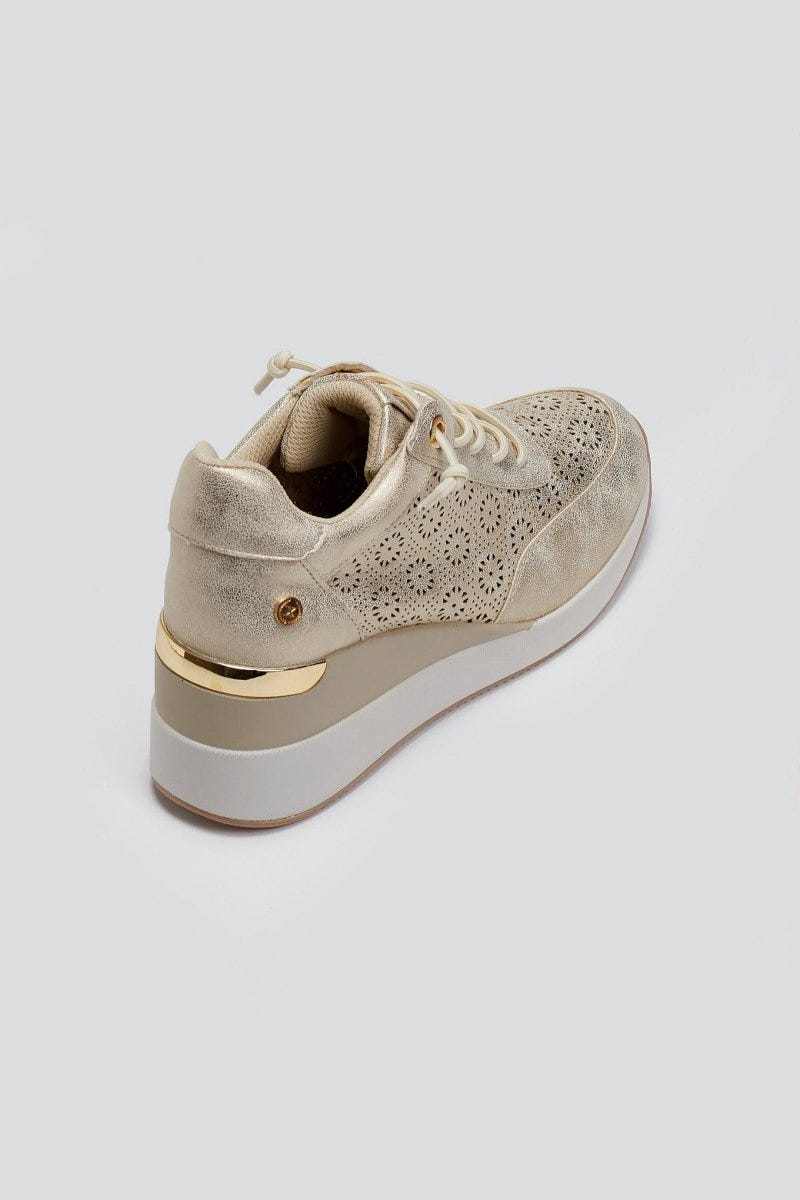 Sneakers wedges με διάτρητο σχέδιο Xti 143776 - Χρυσό - thefashionproject.gr - Xti Footwear