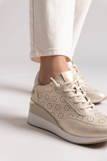 Sneakers wedges με διάτρητο σχέδιο Xti 143776 - Χρυσό - thefashionproject.gr - Xti Footwear