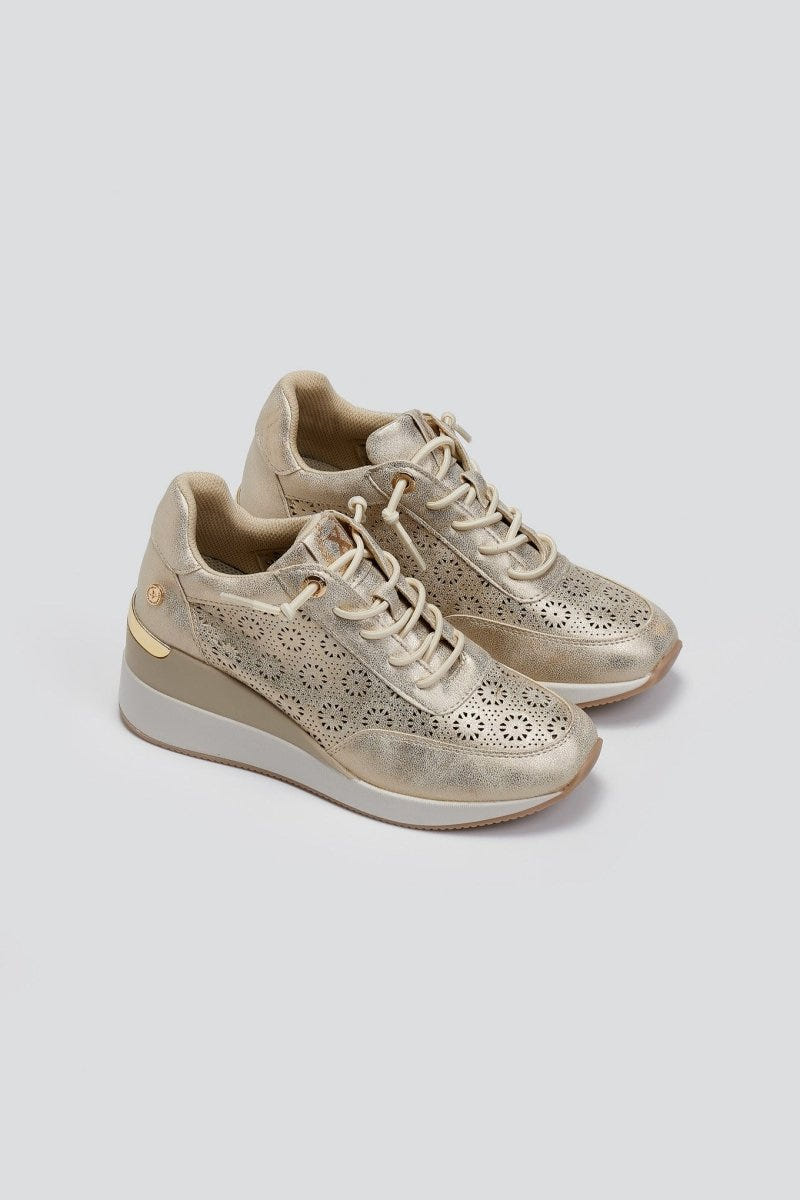 Sneakers wedges με διάτρητο σχέδιο Xti 143776 - Χρυσό - thefashionproject.gr - Xti Footwear