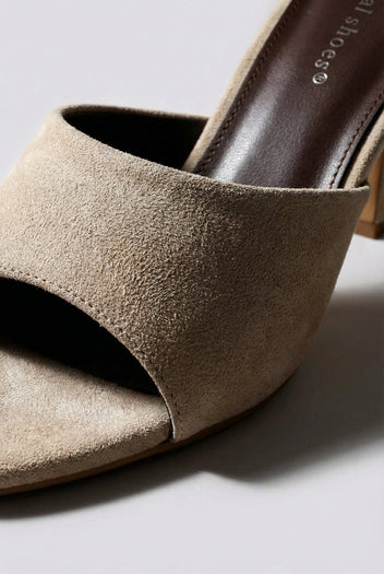 Ideal shoes - Stiletto Mules - Beige Suede