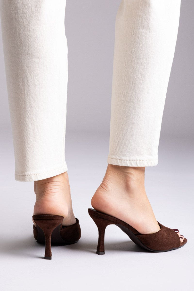 Ideal shoes - Stiletto Mules - Brown Suede