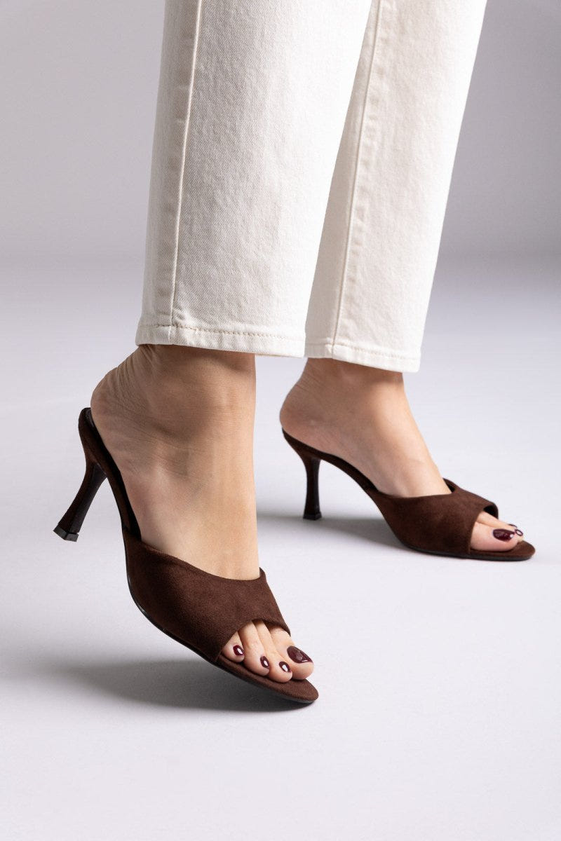 Ideal shoes - Stiletto Mules - Brown Suede