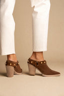 IRIS - Studded Clogs Block Heel - Taupe Suede