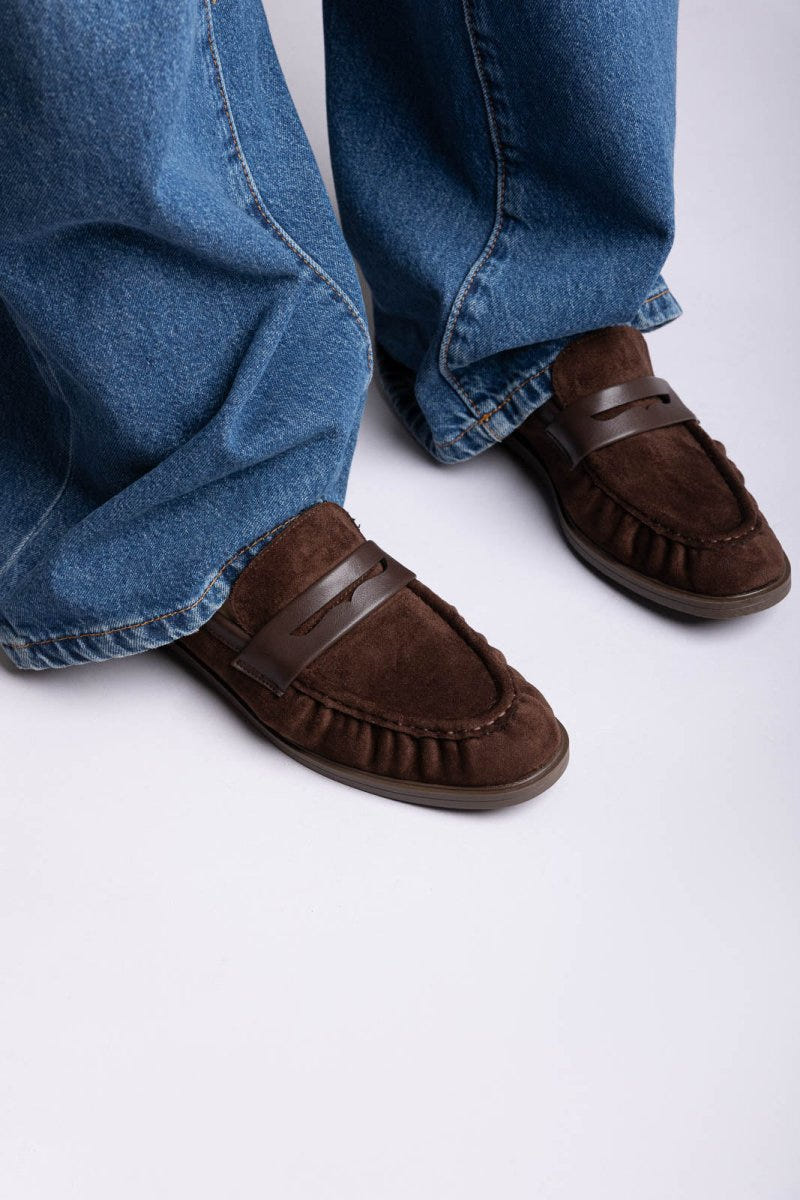Ideal shoes - Suede Loafers - Brown Suede