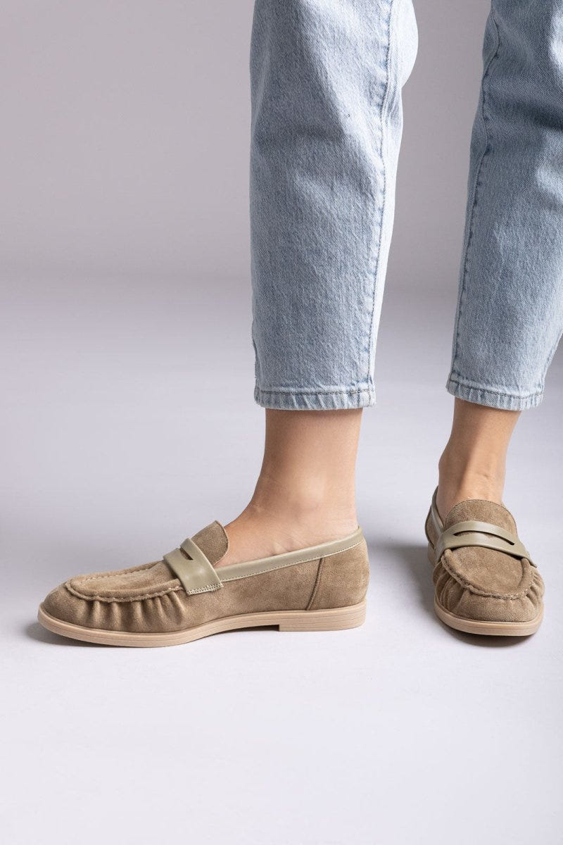 Ideal shoes - Suede Loafers - Olive Suede