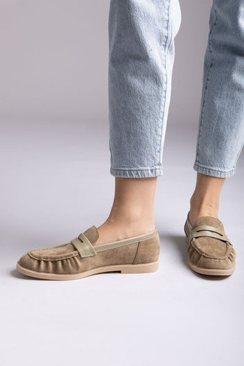 Ideal shoes - Suede Loafers - Olive Suede