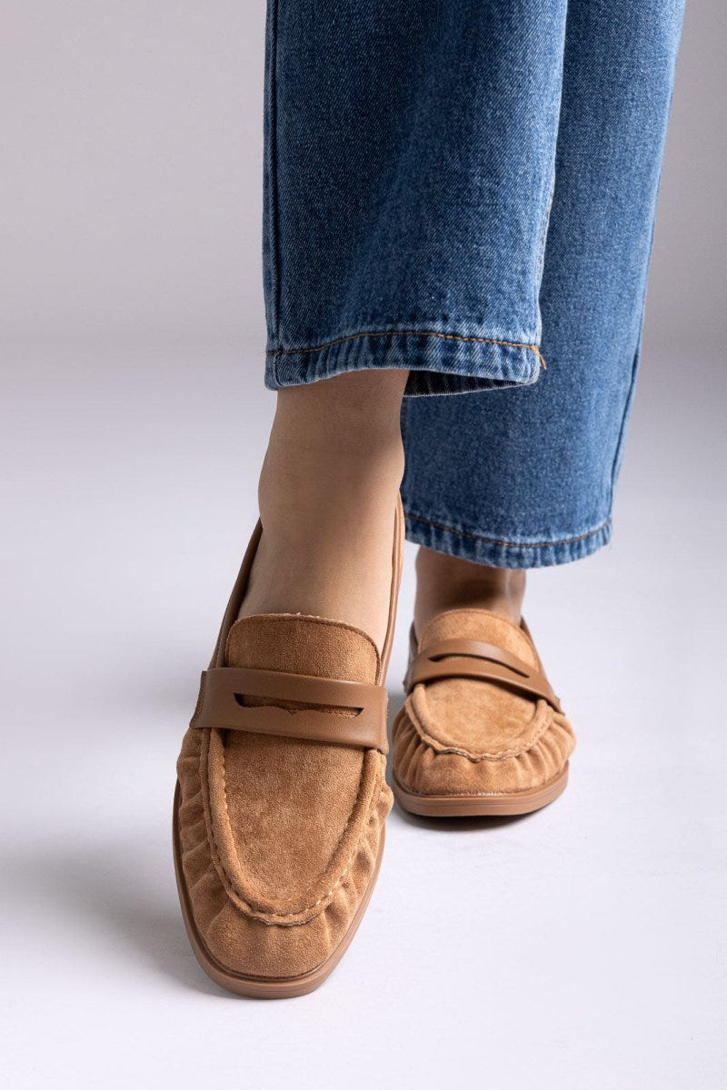 Ideal shoes - Suede Loafers - Tan Suede