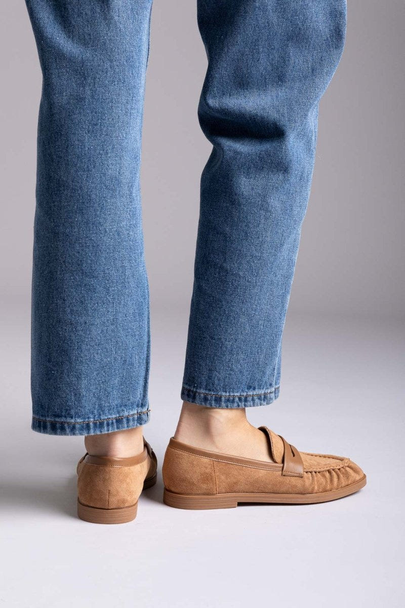Ideal shoes - Suede Loafers - Tan Suede
