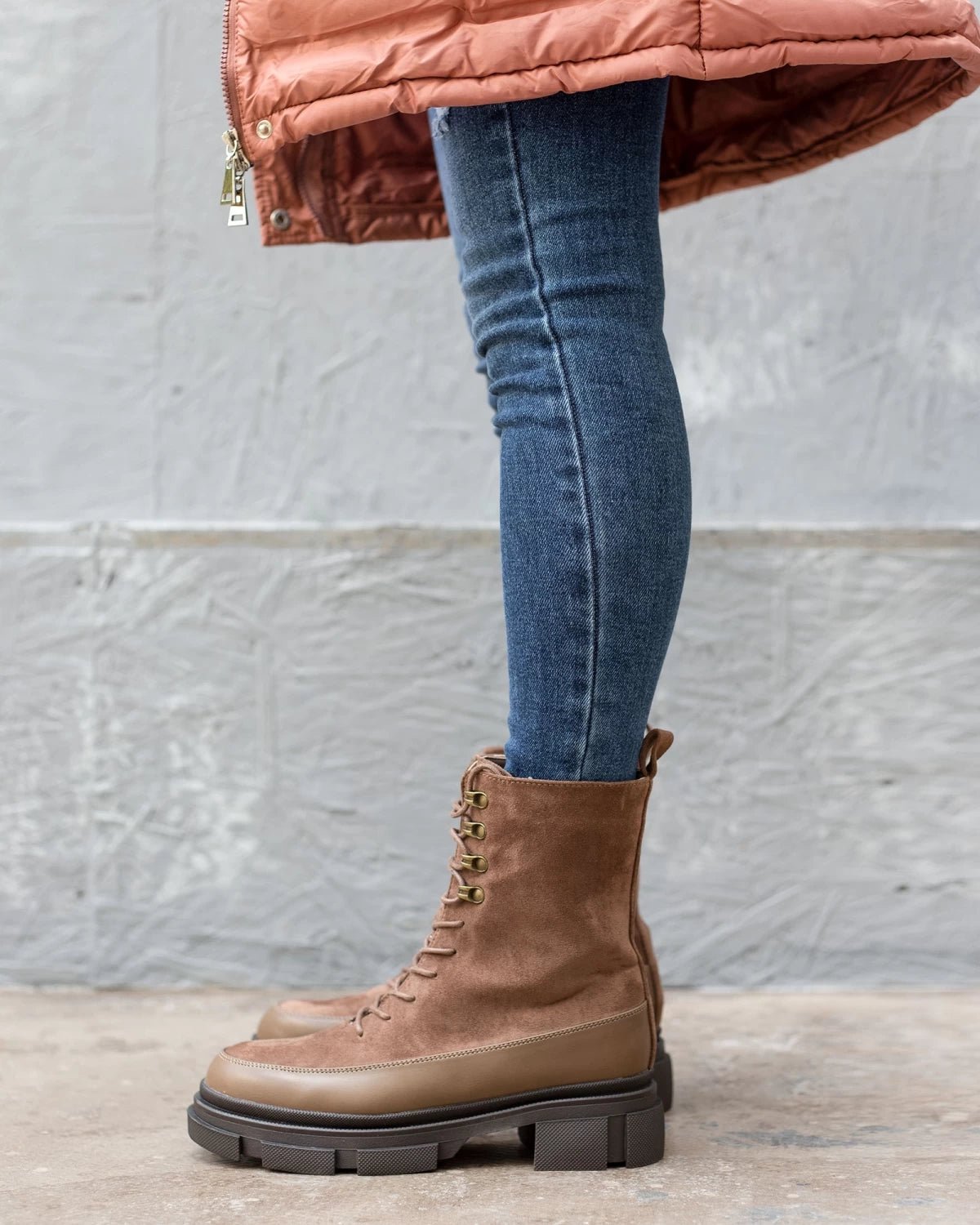 Suede ορειβατικά μποτάκια με chunky σόλα - Πούρο - thefashionproject.gr - The Fashion Project