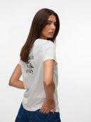 T-shirt με στάμπα Vero Moda 10325914 - Λευκό - thefashionproject.gr - VERO MODA