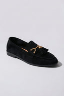 Ideal shoes - Tassel Loafers with Metal Detail - Black Suede