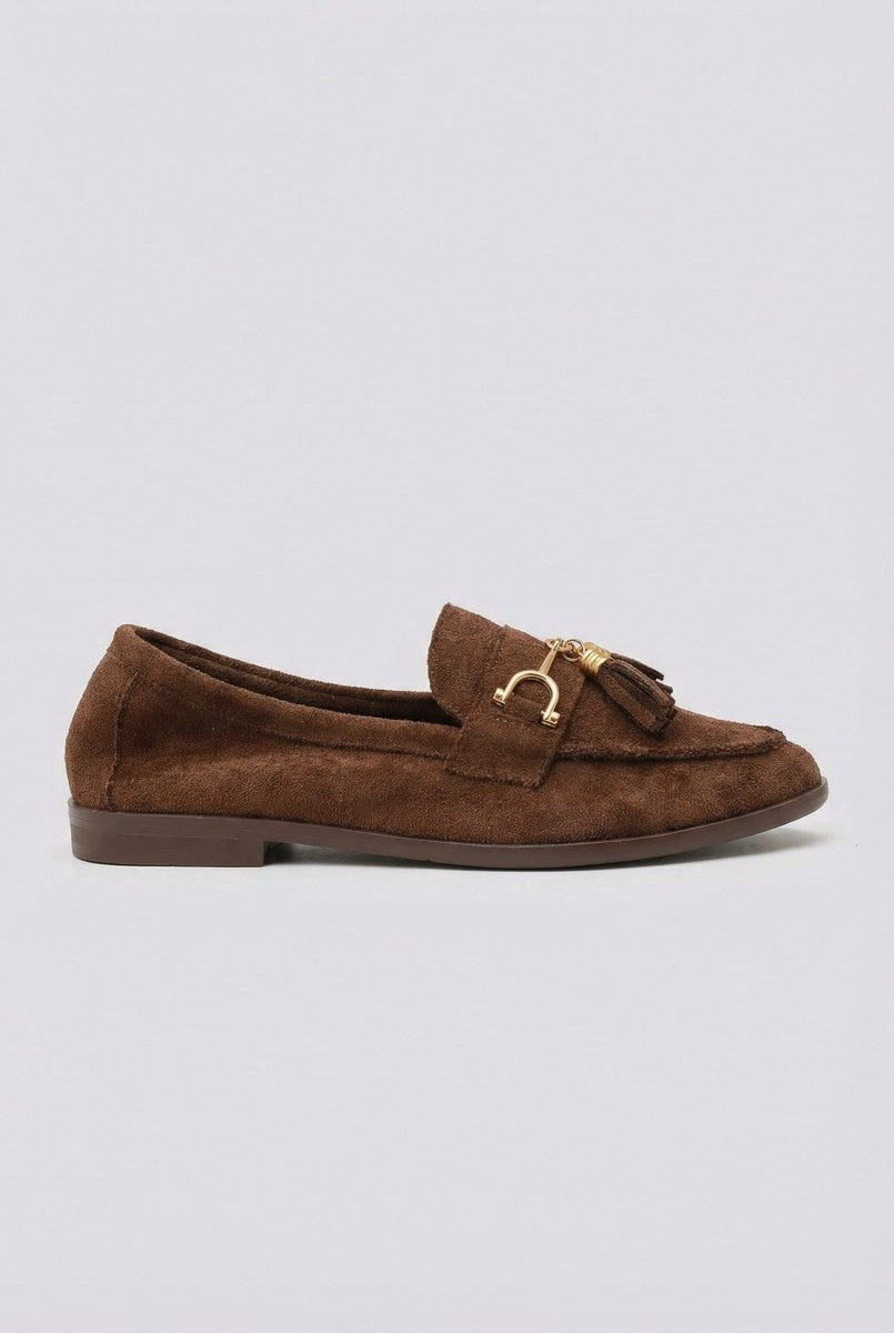 Ideal shoes - Tassel Loafers with Metal Detail - Brown Suede