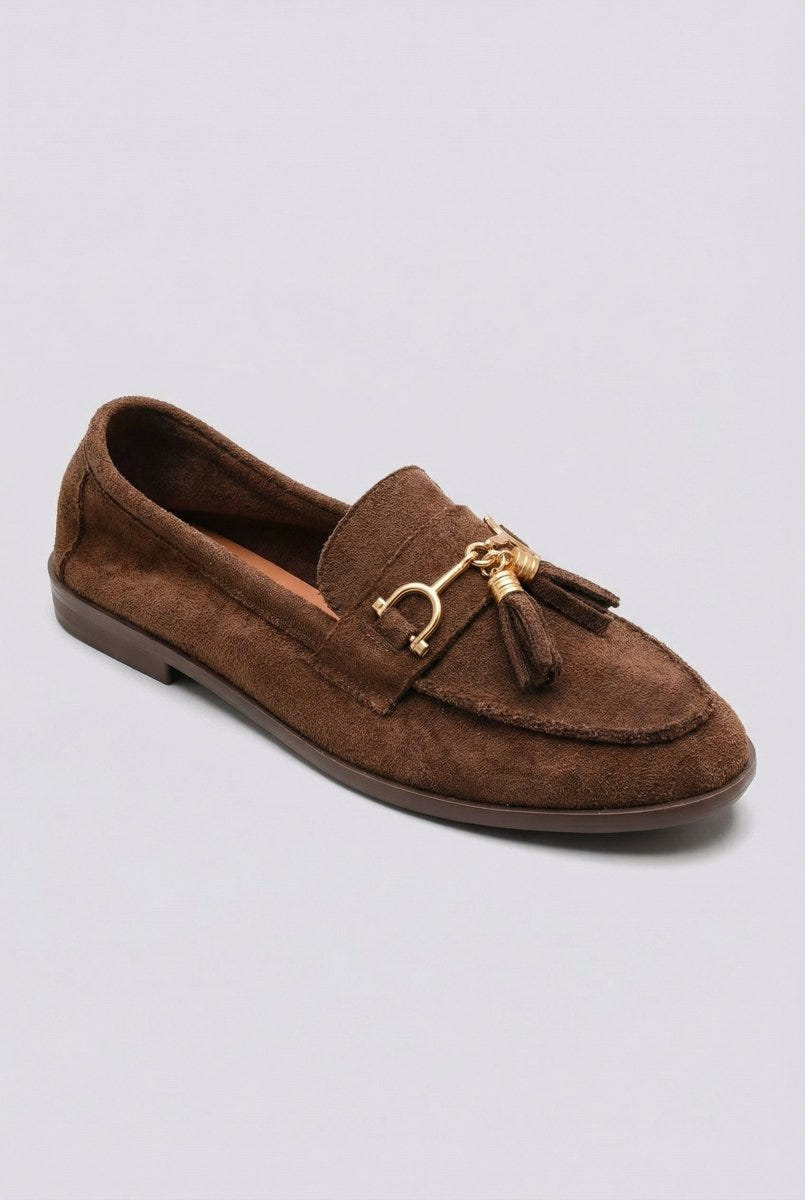 Ideal shoes - Tassel Loafers with Metal Detail - Brown Suede