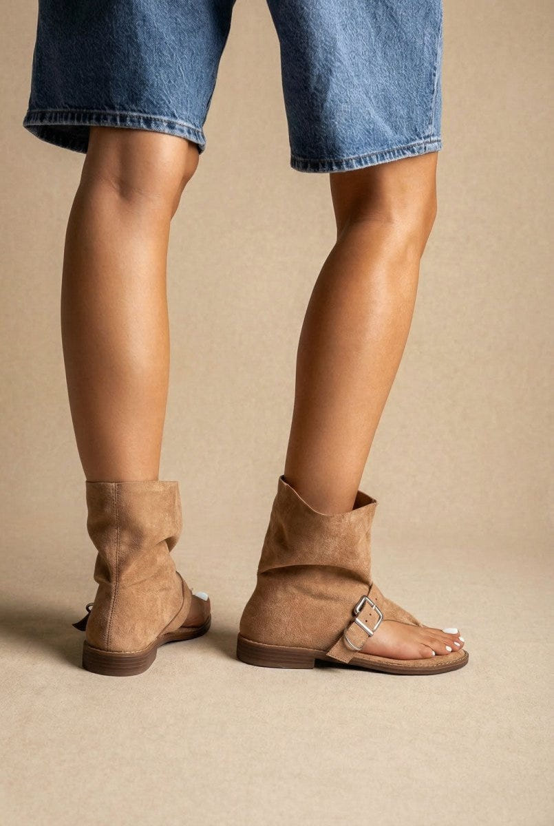 Ideal shoes - Thong Ankle Boots - Taupe Suede