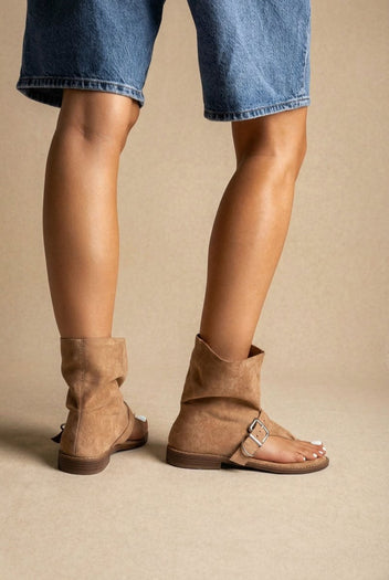 Ideal shoes - Thong Ankle Boots - Taupe Suede