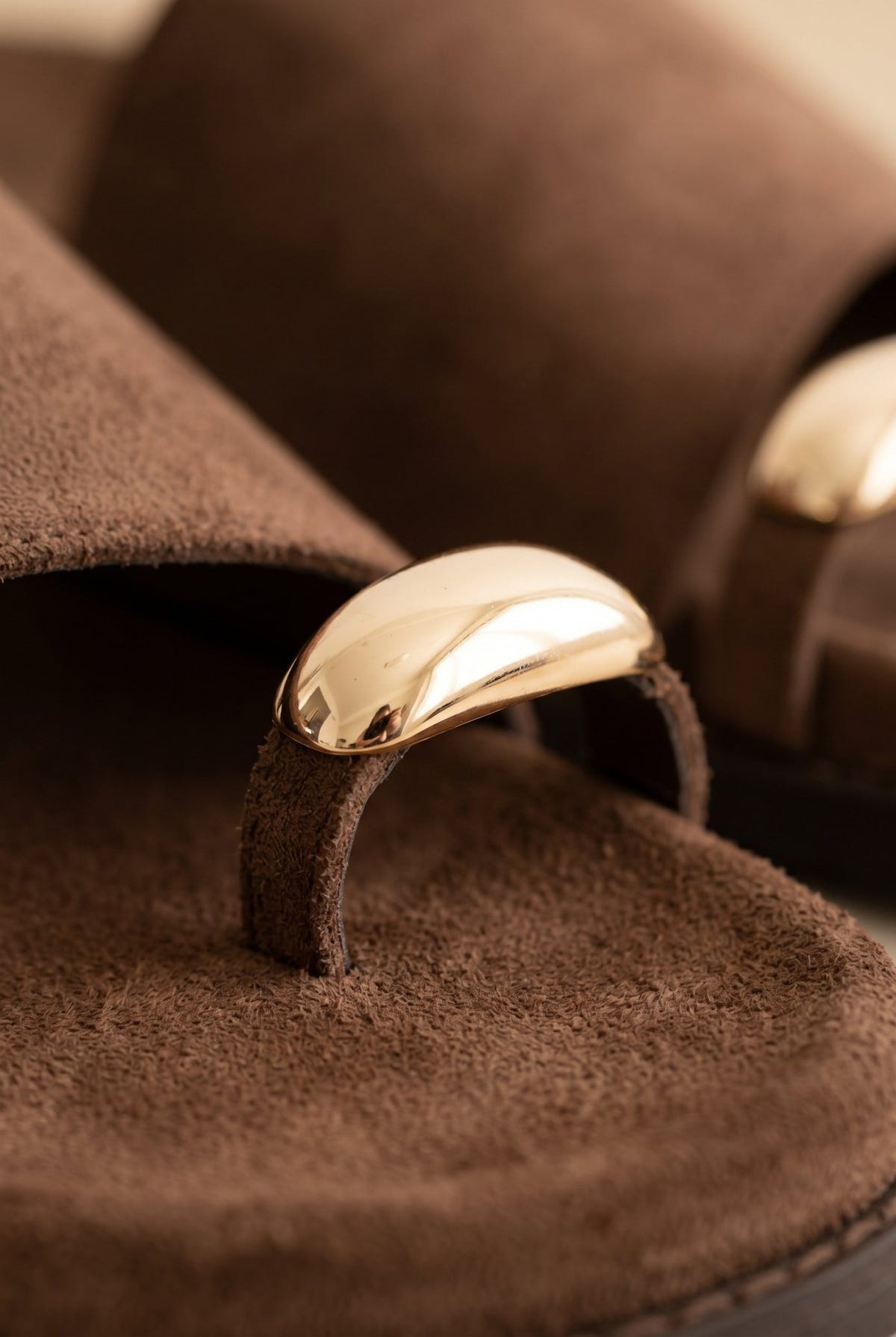 IRIS - Toe Ring Flatform Sandals - Brown Suede