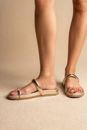 IRIS - Toe Ring Flatform Sandals - Gold Metallic