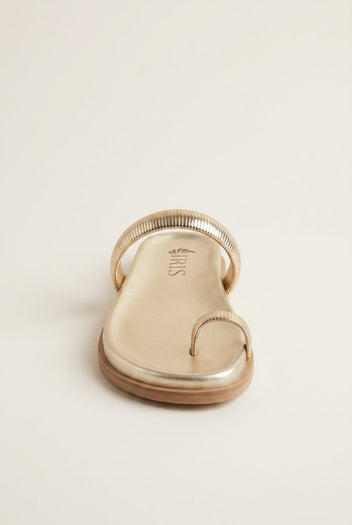 IRIS - Toe Ring Flatform Sandals - Gold Metallic