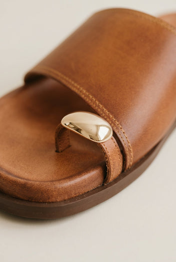 IRIS - Toe Ring Flatform Sandals - Tan Matte