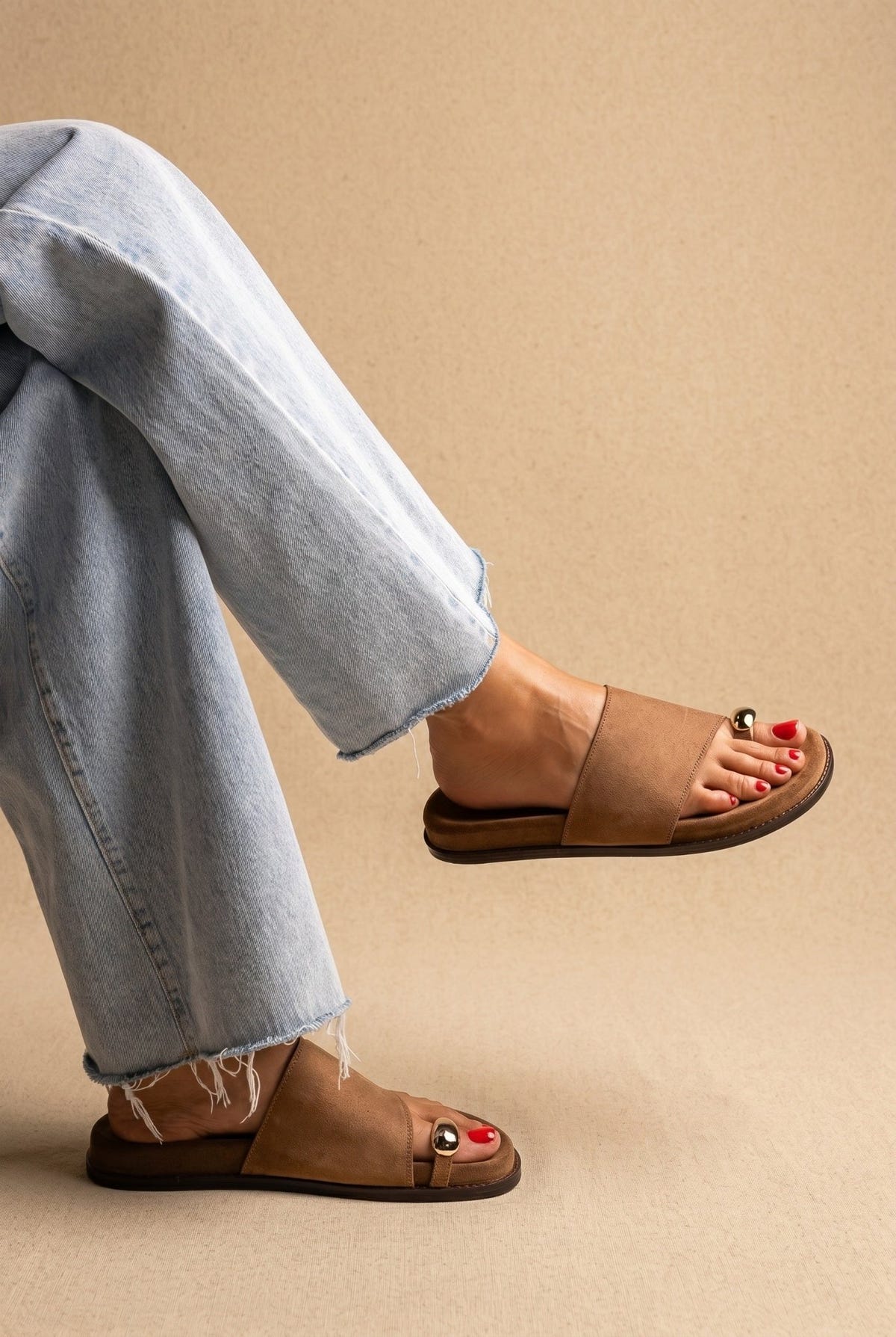IRIS - Toe Ring Flatform Sandals - Taupe Suede