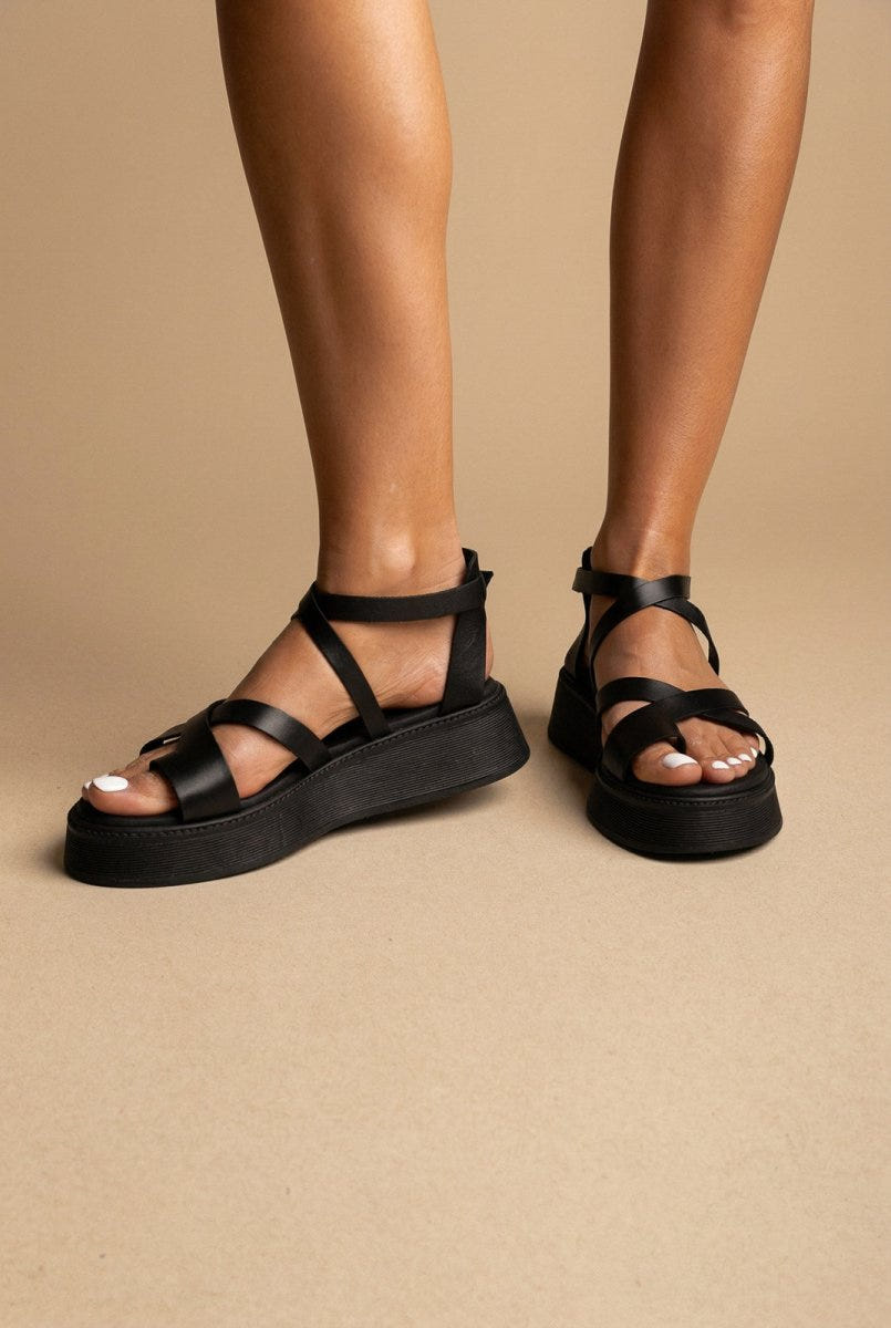 Estil - Toe Ring Platform Sandals - Black Matte