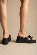 ERYNN - Toe Ring Platform Sandals - Black Raffia
