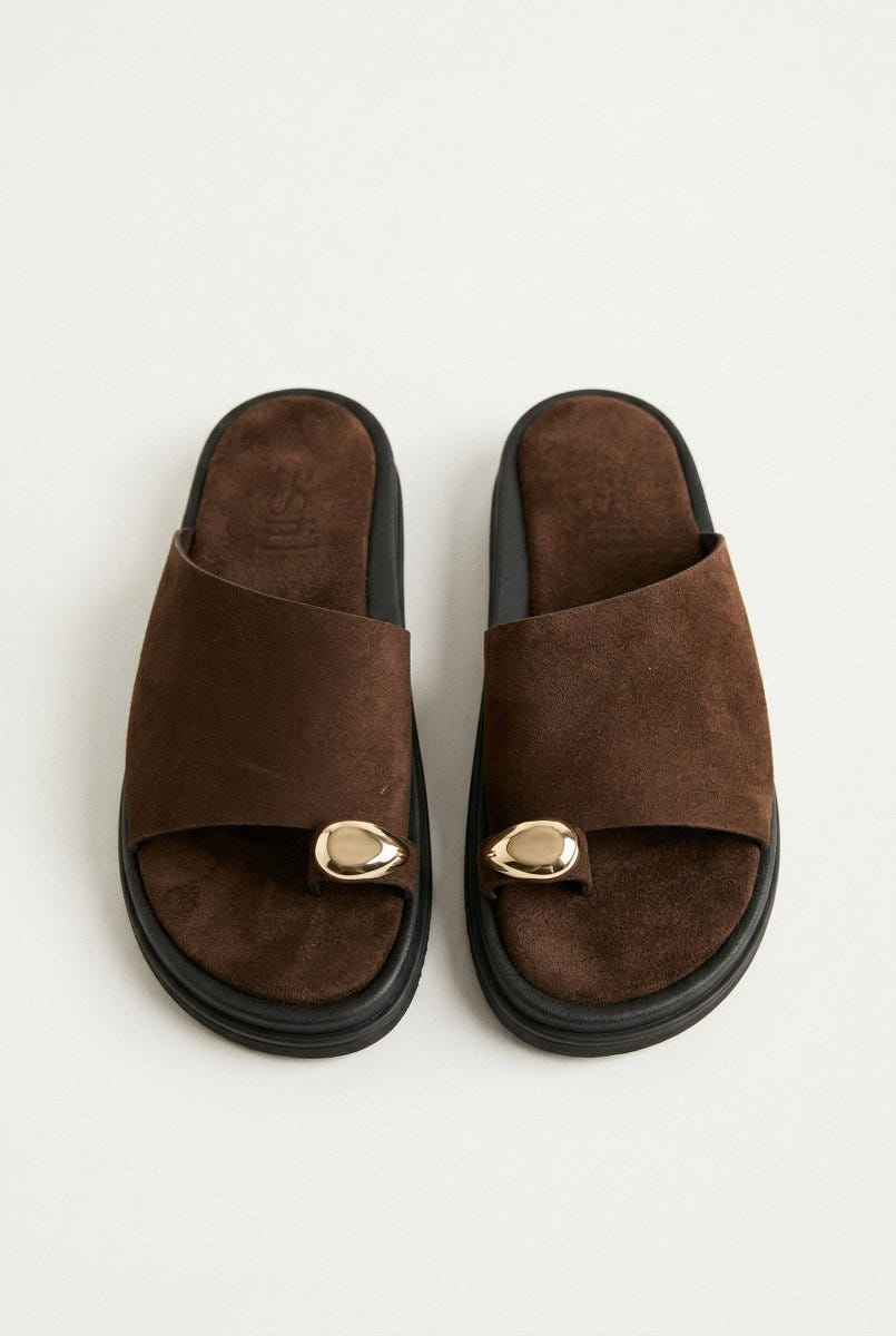 Estil - Toe Ring Platform Sandals - Brown Suede