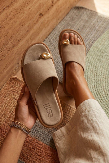 Estil - Toe Ring Platform Sandals - Taupe Suede