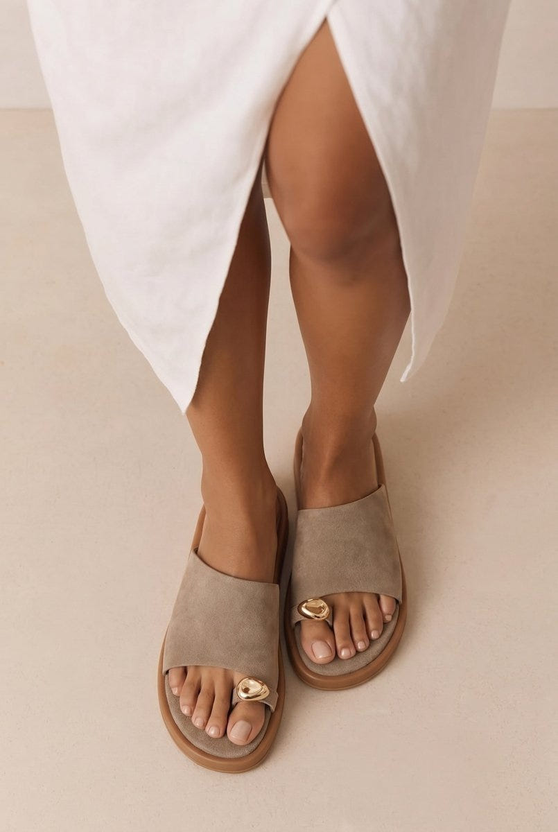 Estil - Toe Ring Platform Sandals - Taupe Suede