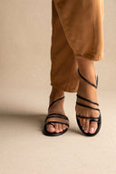 IRIS - Toe Ring Sandals Animal Print - Black Matte
