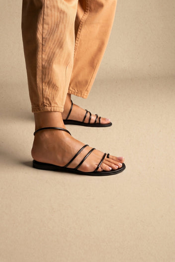 IRIS - Toe Ring Sandals Animal Print - Black Matte