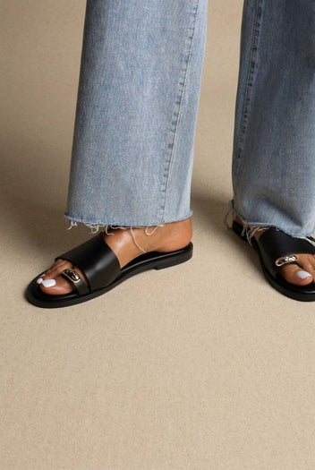 Estil - Toe Ring Sandals - Black Matte