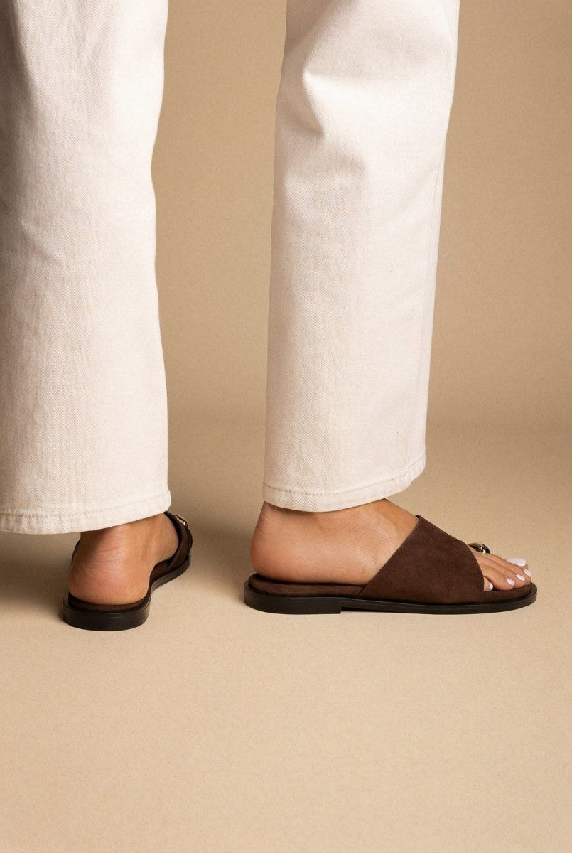 Estil - Toe Ring Sandals - Brown Suede