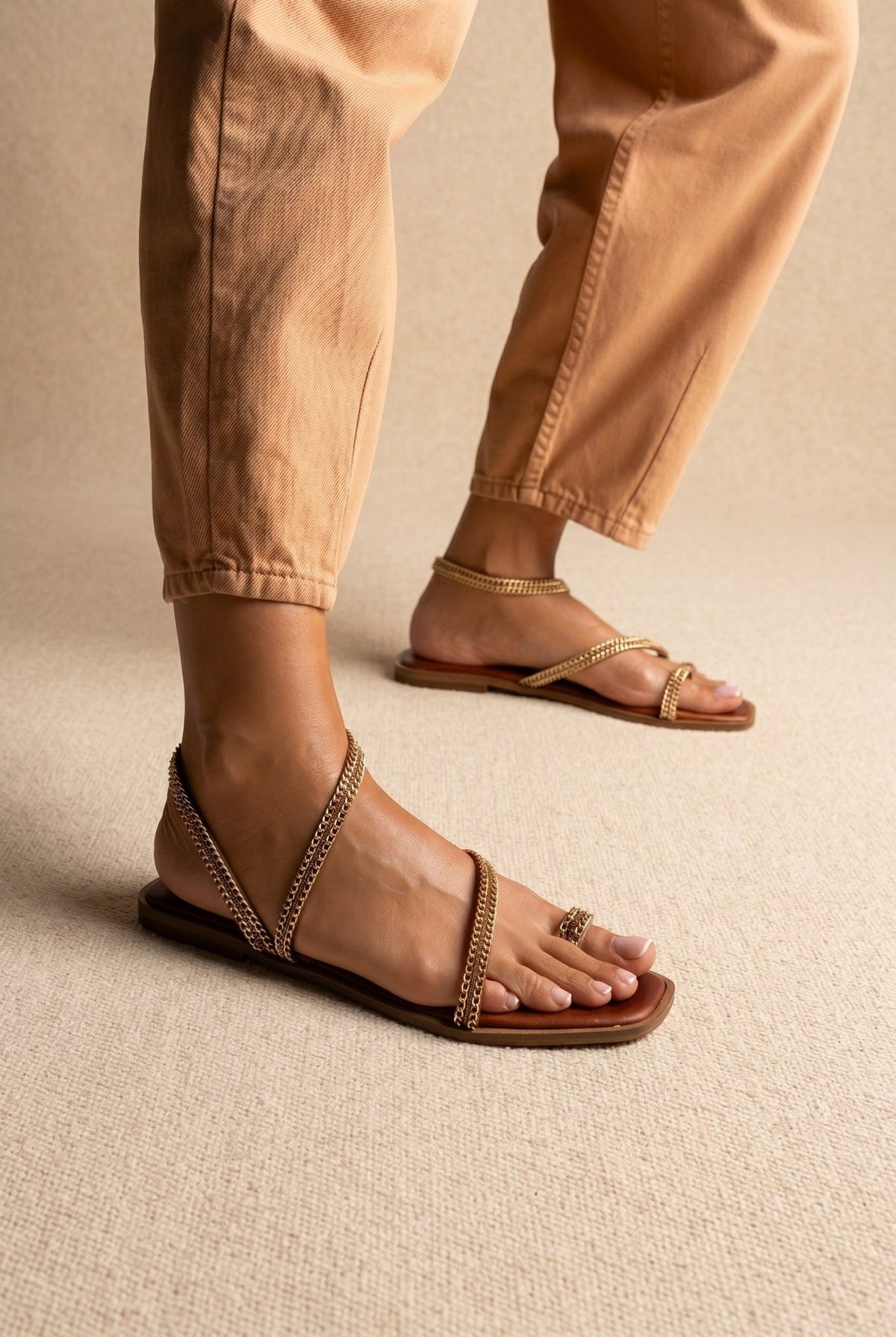 IRIS - Toe Ring Sandals Chain Detail - Tan Matte