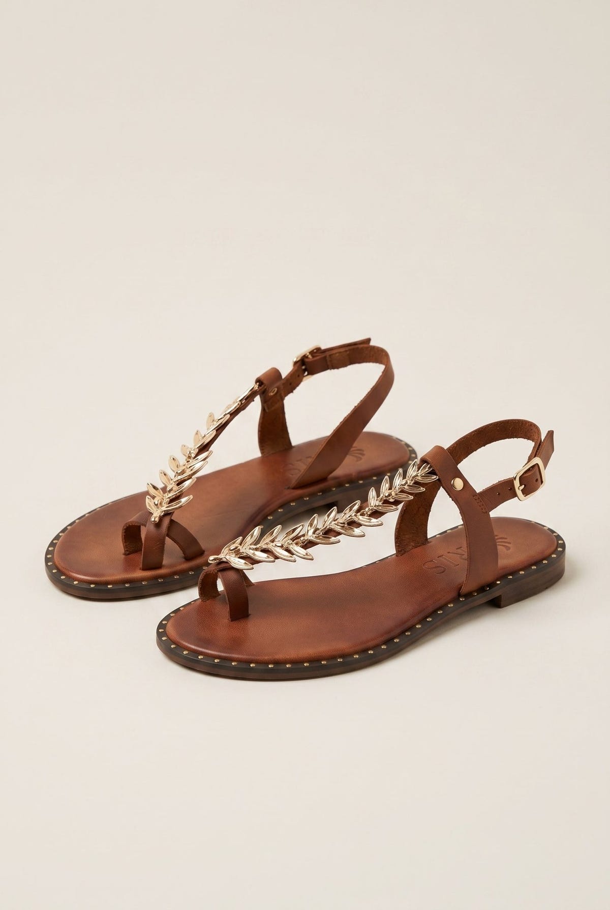 IRIS - Toe Ring Sandals Leaf Detail - Tan Matte