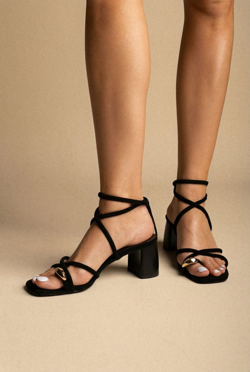 ERYNN - Toe Ring Sandals Low Block Heel - Black Suede